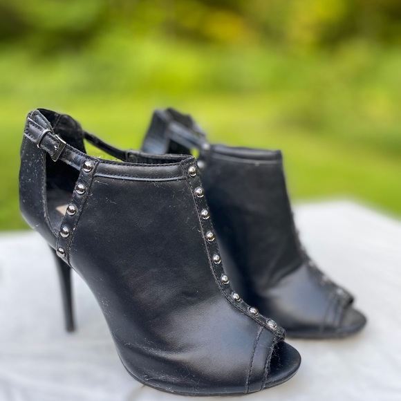 Size 8 Vera Wang pumps - Picture 2 of 4